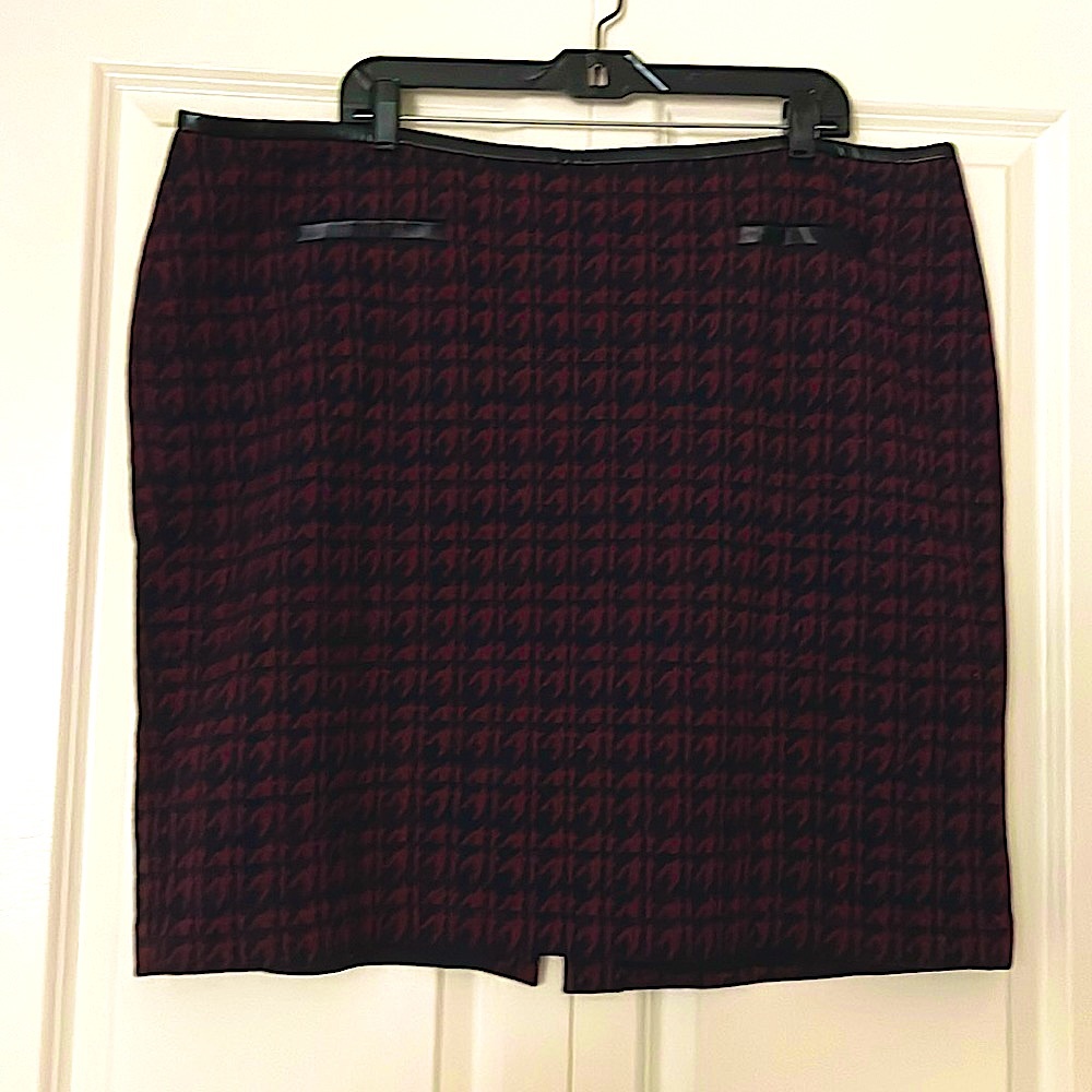 Talbots 20W petite burgundy and black skirt with faux leather details.